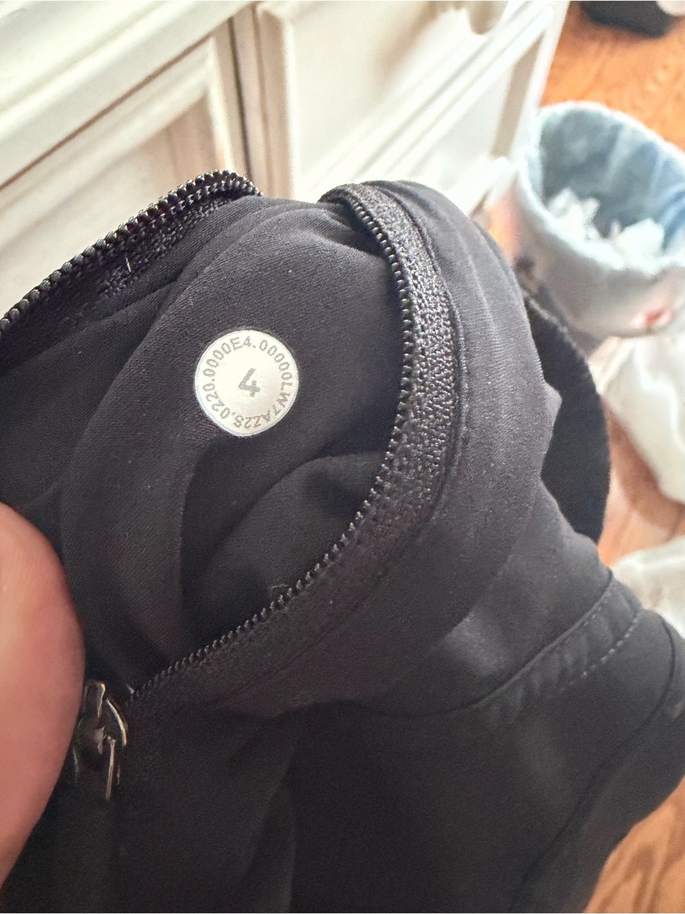Lululemon Tracker Short V4” Sz 4 Black W7AZ2S - Picture 7 of 7